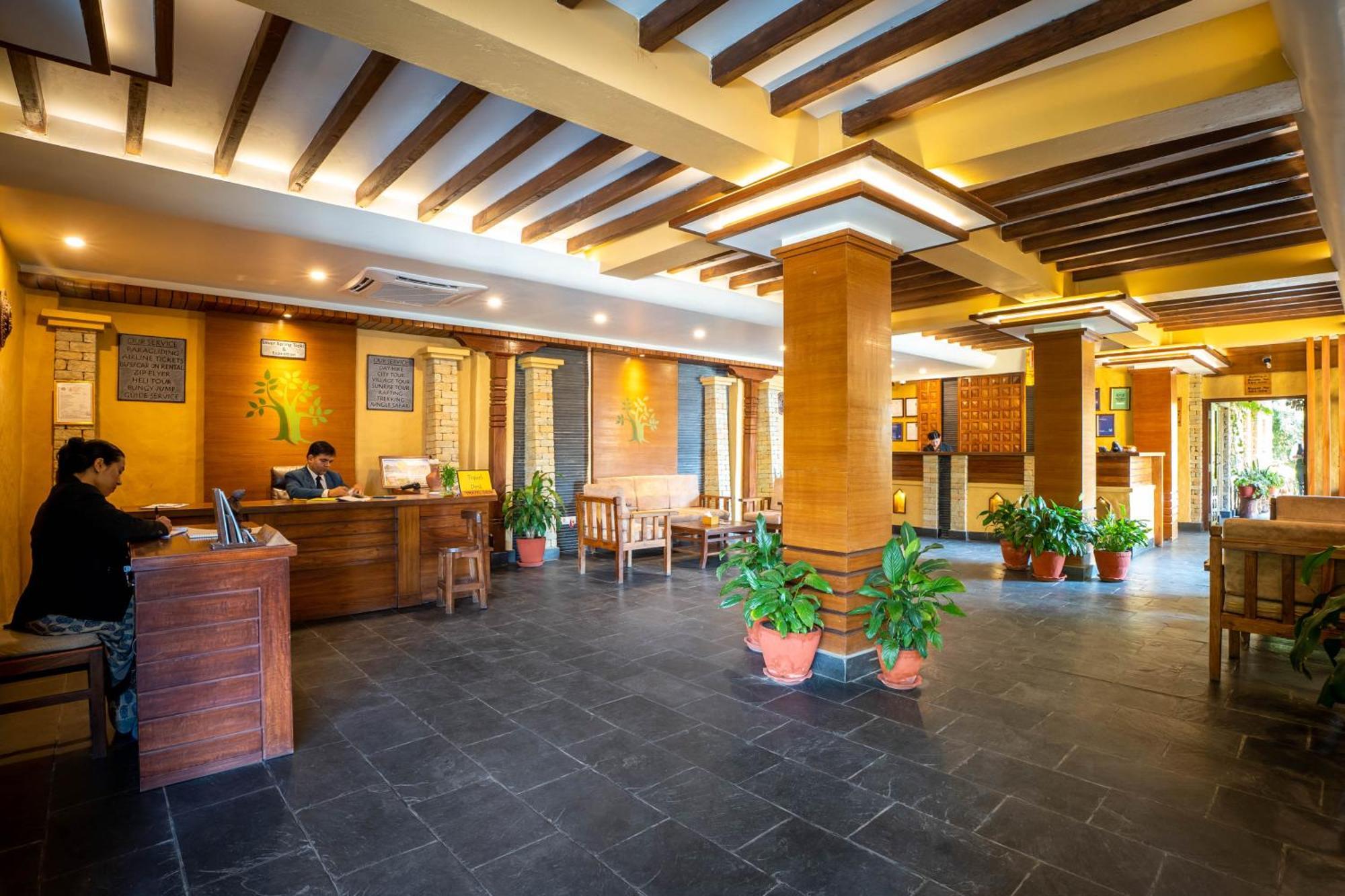 Bar Peepal Resort Pokhara Exterior foto Lobby