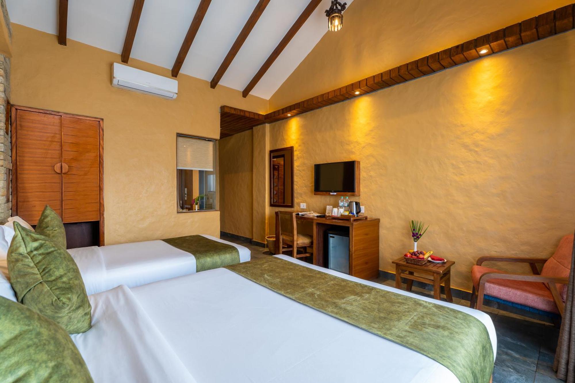 Bar Peepal Resort Pokhara Exterior foto Deluxe Room